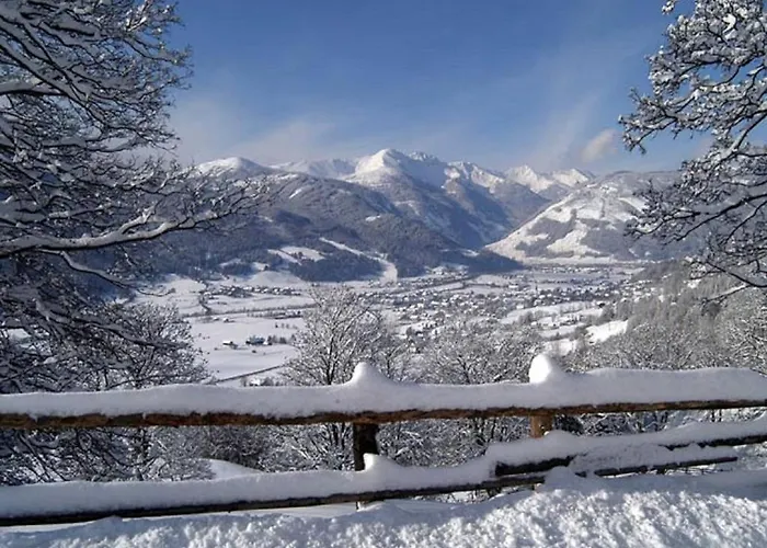 豪斯卡翠丝酒店 *